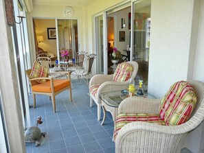 Apartamento, 2 camas de matrimonio (Island-style condo with pool, spa and) | Restauración