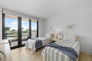 Condo, 1 King Bed (Inviting beachfront condo with large )