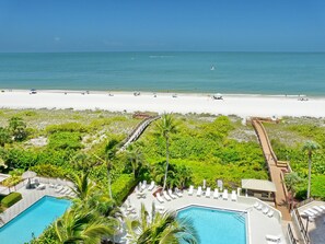 Beach/ocean view - Cozy Beachfront Getaway With Pool and spa (Marco Island)