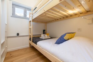 2 chambres, fer et planche à repasser, Wi-Fi gratuit, draps fournis