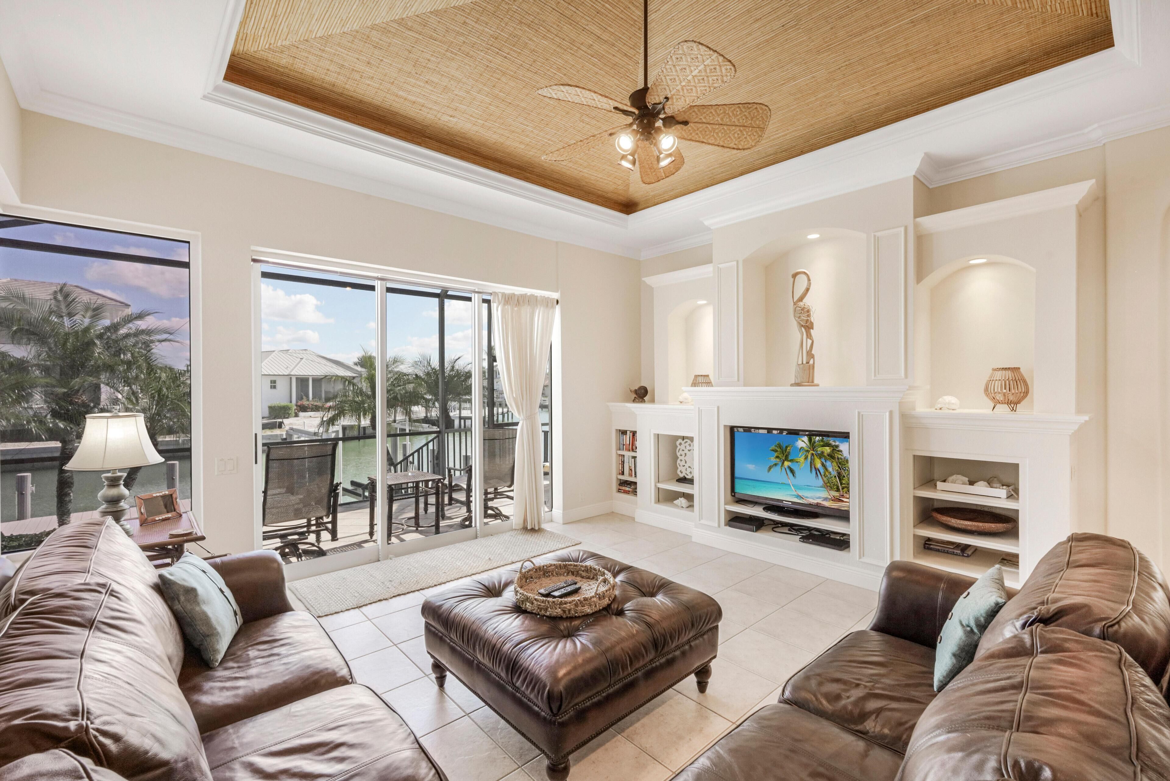 独立别墅, 多张床 (Waterfront home with pool, spa and bo) | 起居区 | 平板电视