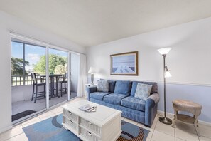 Apartamento, 1 cama de matrimonio (Relaxing inland condo with pool and s) | Zona de estar