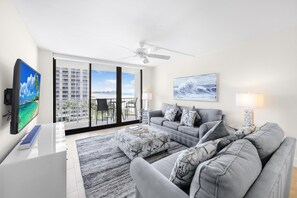 Living area - Inviting Condo on Beach With Pool and Tennis Courts (Marco Island)