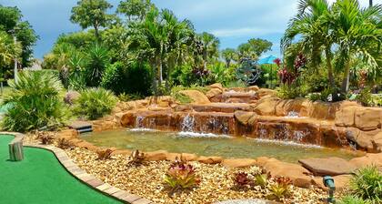 Condo Overlooking Clam Bay With Pool and Beach Access
