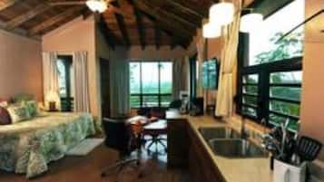 Deluxe Villa, 1 King Bed, Kitchen, Mountain View (#2) | 1 bedroom, iron/ironing board, free WiFi, bed sheets