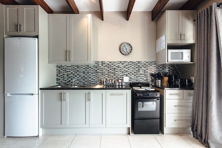 Refrigerador, microondas, horno, placa de cocina