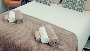 Family Cottage, 2 Bedrooms - Stukkie van der Merwe Holiday Cottage (Hermanus)