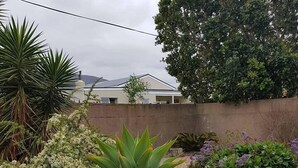 Family Cottage, 2 Bedrooms | Terrace/patio - Stukkie van der Merwe Holiday Cottage (Hermanus)