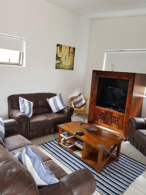 Family Cottage, 2 Bedrooms | Living area