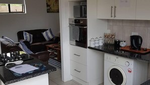 Family Cottage, 2 Bedrooms | Private kitchen - Stukkie van der Merwe Holiday Cottage (Hermanus)