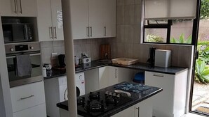 Family Cottage, 2 Bedrooms | Private kitchen - Stukkie van der Merwe Holiday Cottage (Hermanus)