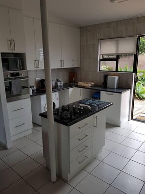 Family Cottage, 2 Bedrooms | Private kitchen - Stukkie van der Merwe Holiday Cottage (Hermanus)