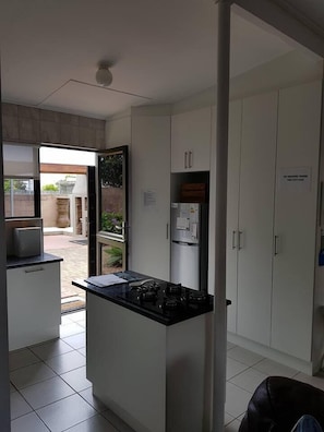 Family Cottage, 2 Bedrooms | Private kitchen - Stukkie van der Merwe Holiday Cottage (Hermanus)