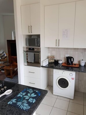 Family Cottage, 2 Bedrooms | Dapur peribadi