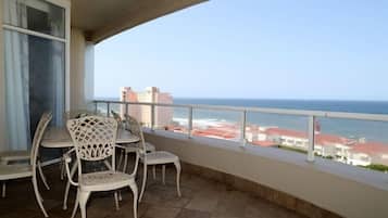 Luxe appartement, 3 slaapkamers | Uitzicht vanaf balkon