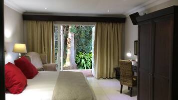 In-room safe, desk, WiFi, bed sheets