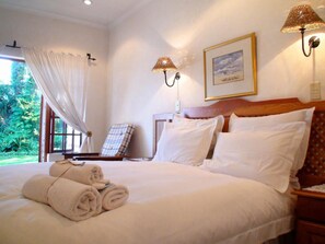 セーフティボックス (室内)、デスク、WiFi、ベッドシーツ