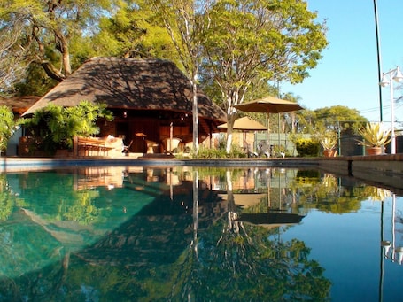 2 piscinas al aire libre