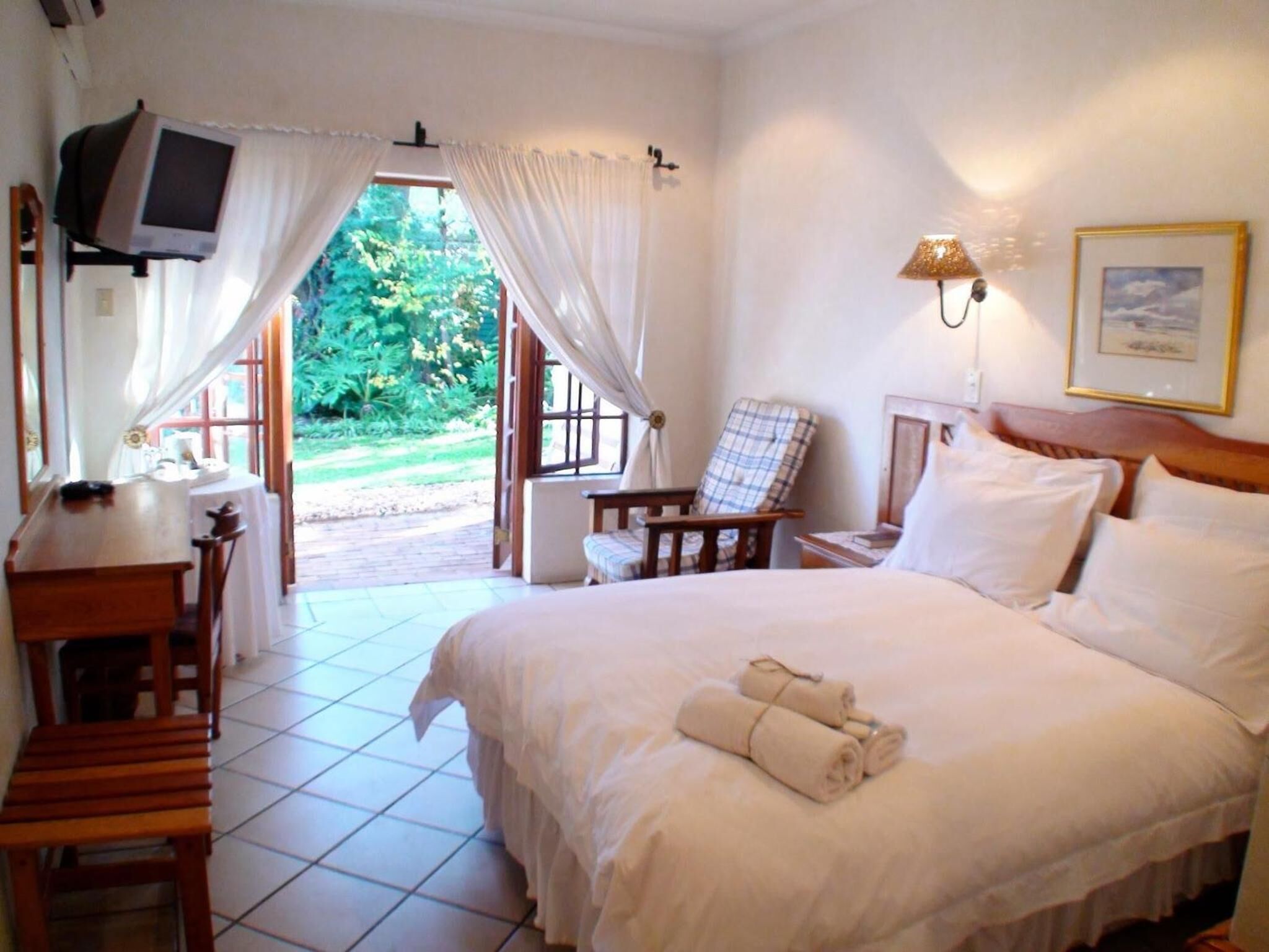 In-room safe, desk, WiFi, bed sheets