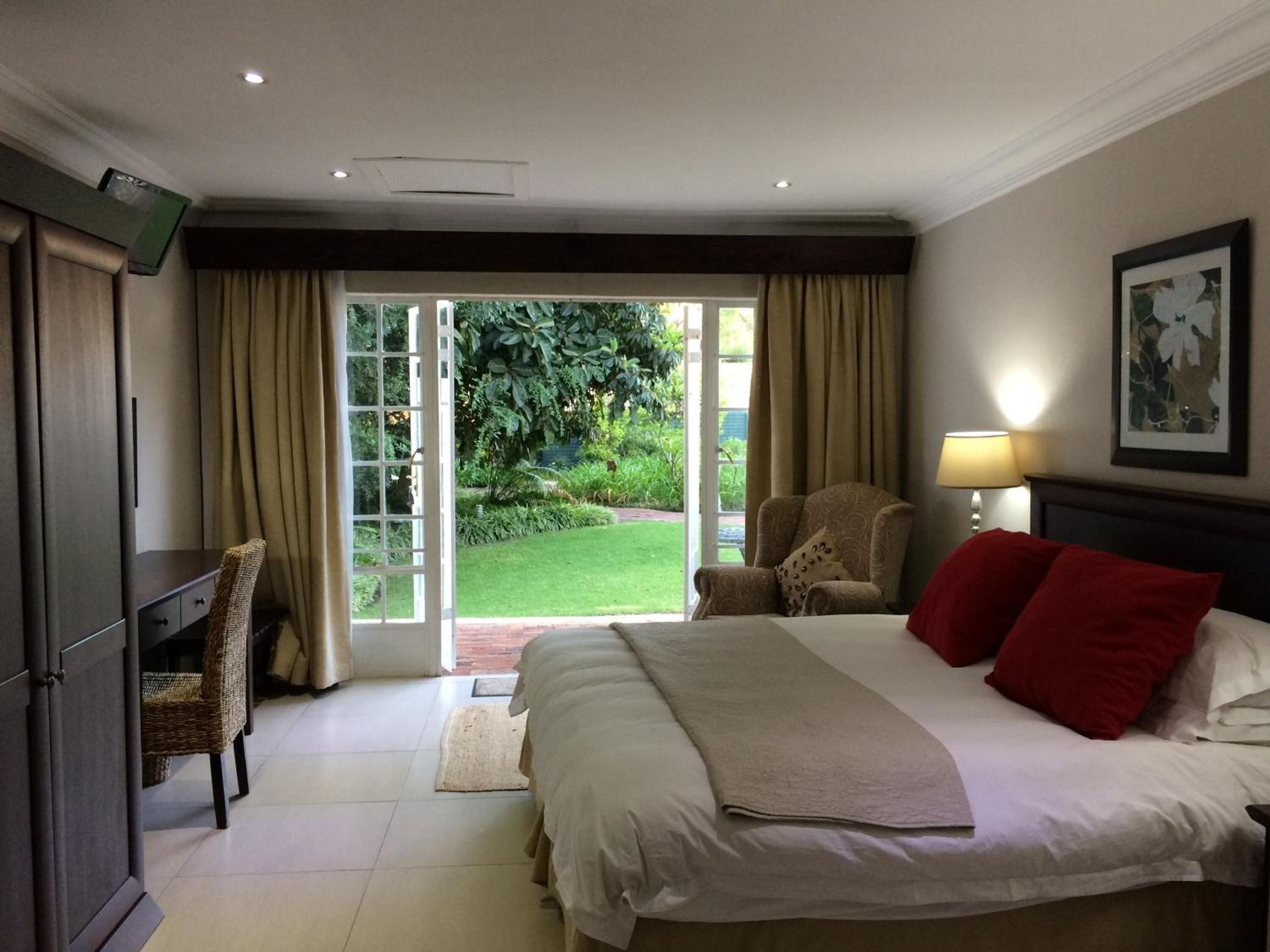 In-room safe, desk, WiFi, bed sheets