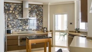 Luxury Penthouse, 4 Bedrooms | Private kitchen - 1001 Oyster Rock (Umhlanga)