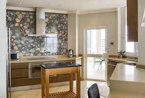 Luxury Penthouse, 4 Bedrooms | Private kitchen | Fridge, microwave, oven, stovetop