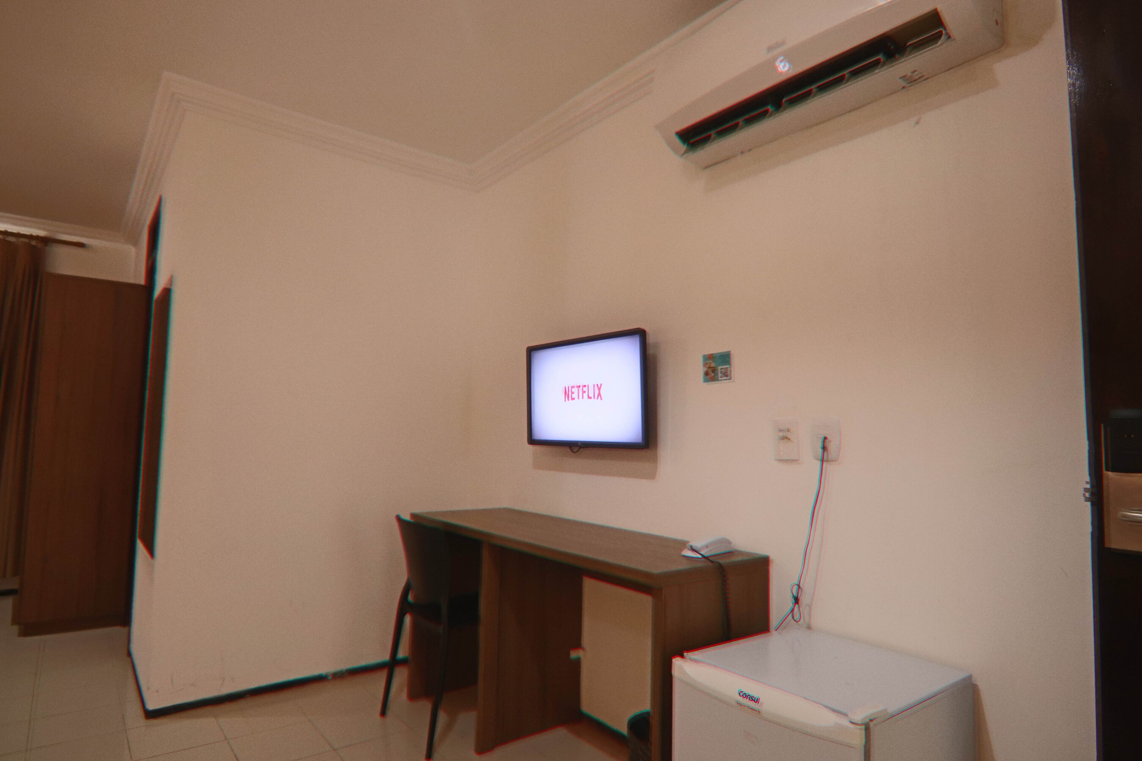 quarto quintuplo standard | minibar, desk, blackout curtains, iron/ironing board