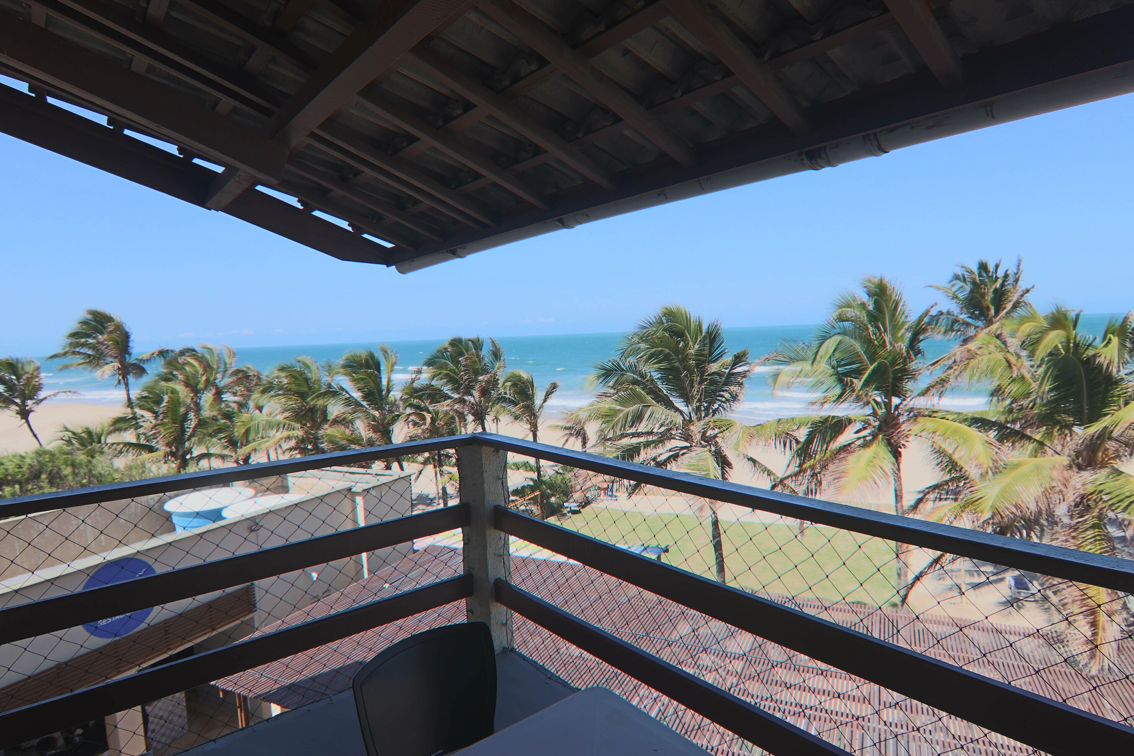 Deluxe driepersoonskamer, balkon, uitzicht op zee | Uitzicht op strand/zee