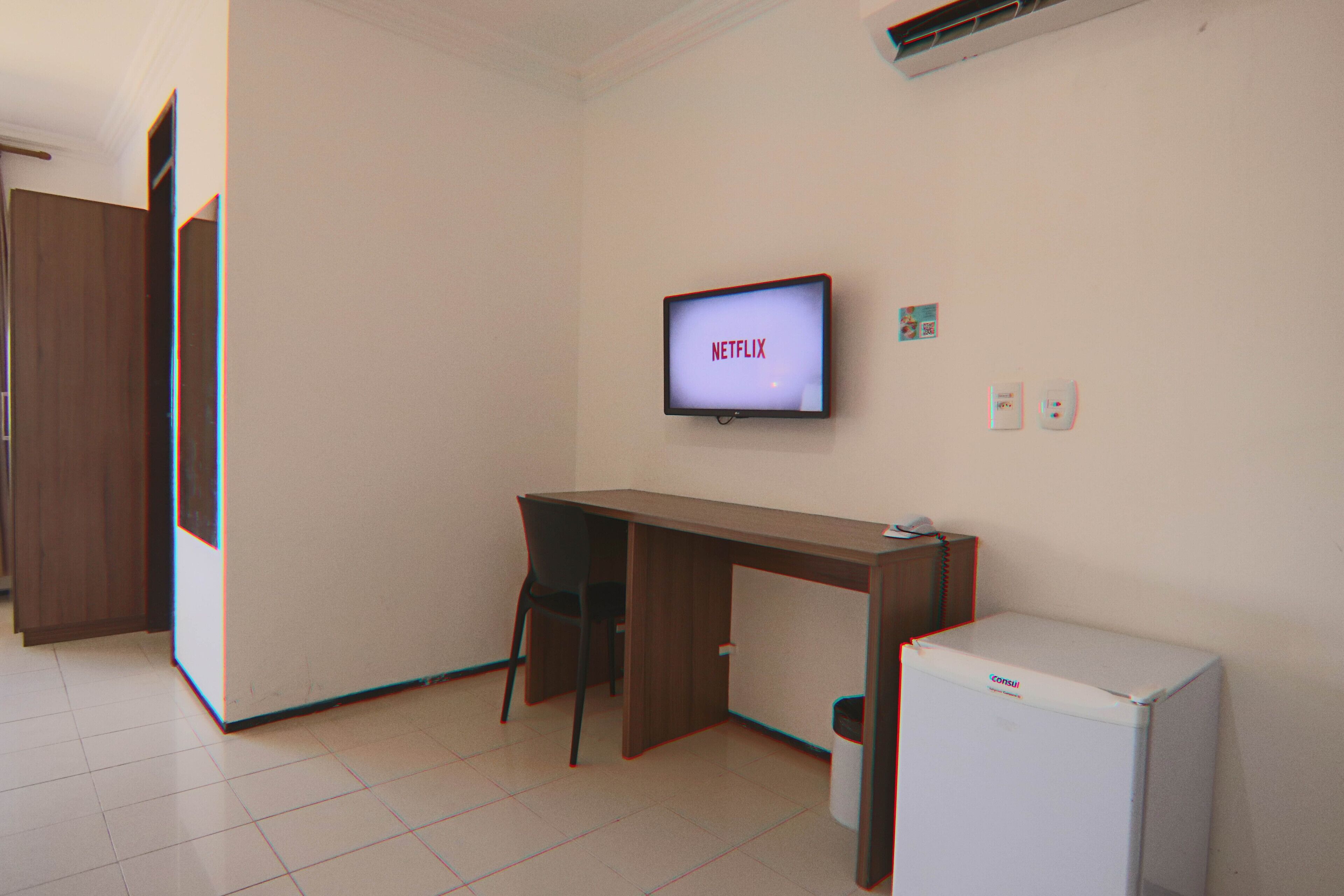 quarto quintuplo standard | minibar, desk, blackout curtains, iron/ironing board