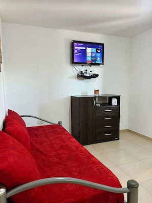 Cabana Comfort, 1 dormitori | Sala d'estar | Televisor de plasma, Netflix, Hulu i futbolí