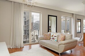 Deluxe Apartment, 1 Bedroom | Living area