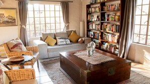 Standard House, 3 Bedrooms | Living area - Honey Badger Safaris (Nkomazi)