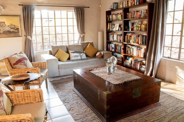 Maison Standard, 3 chambres | Coin séjour | Télévision