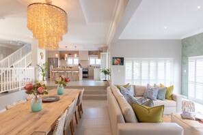 Lobby sitting area - Bentley's Guesthouse (Cape Town)