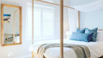 Room (Queen) | 1 bedroom, premium bedding, minibar, in-room safe