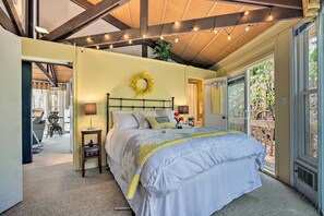 Panoramic House, 2 Queen Beds, Hill View | Hill view