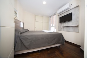 Individually furnished, iron/ironing board, free WiFi, bed sheets
