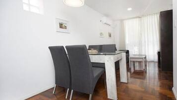 Standard Apartment | In-room dining