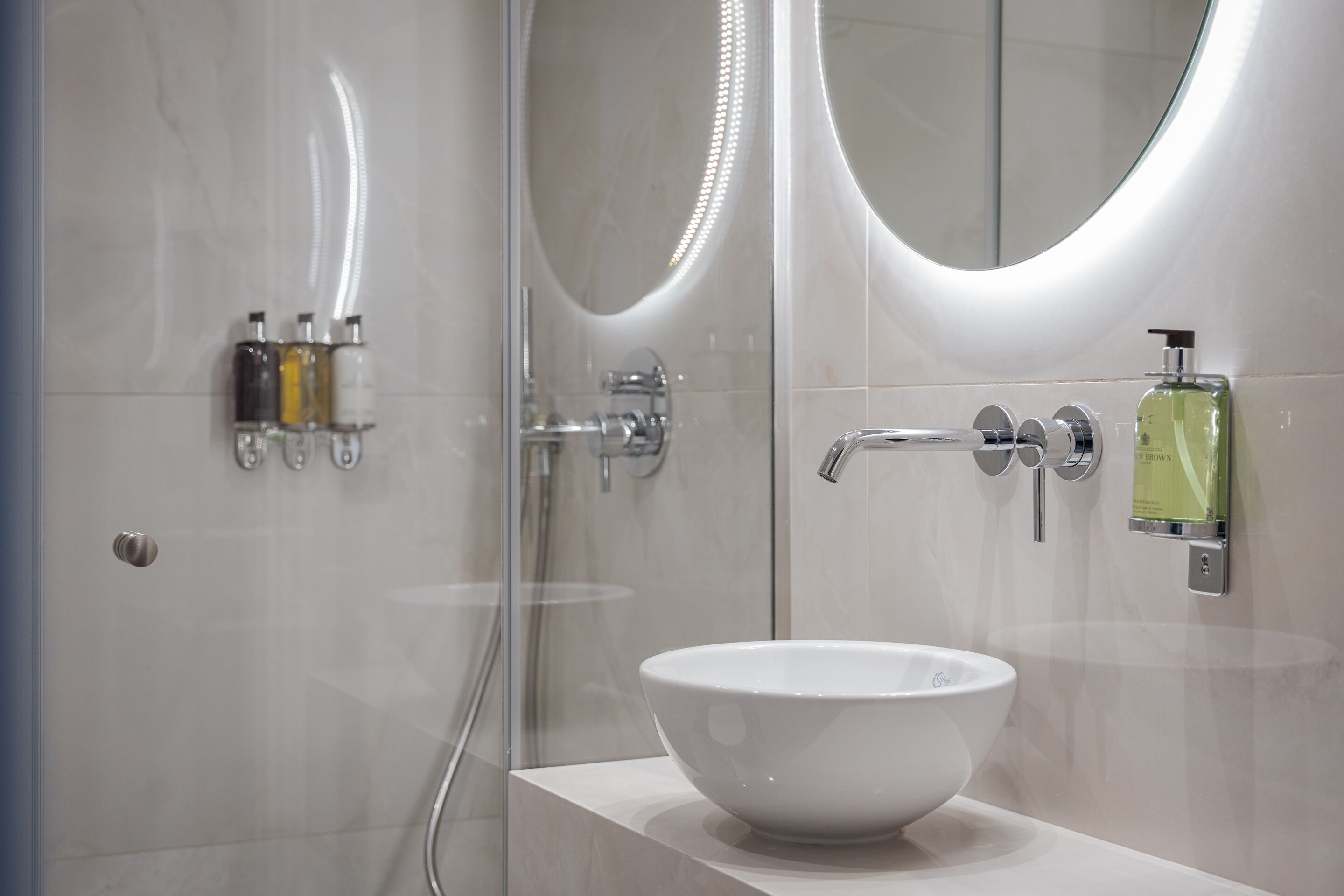 Luxury Villa | Bathroom | Separate bathtub and shower, free toiletries, hair dryer, towels