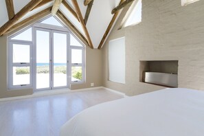 Luxury Villa, 4 Bedrooms | 4 bedrooms, premium bedding, iron/ironing board, travel crib - Fin Whale Beach House (Cape Town)