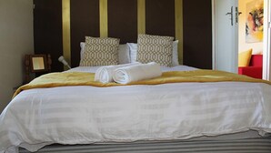 Room - Suzie's Coffee Shop Accommodation 2 (Cape Town)