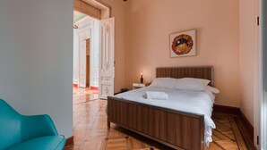 Superior Double Room, 1 Double Bed, Private Bathroom | WiFi (free), individually furnished, bed sheets - R10 Hostal - Hostel (Bogotá)
