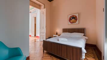 Habitación doble superior, 1 cama matrimonial, baño privado | Muebles diferentes, wifi gratis y ropa de cama