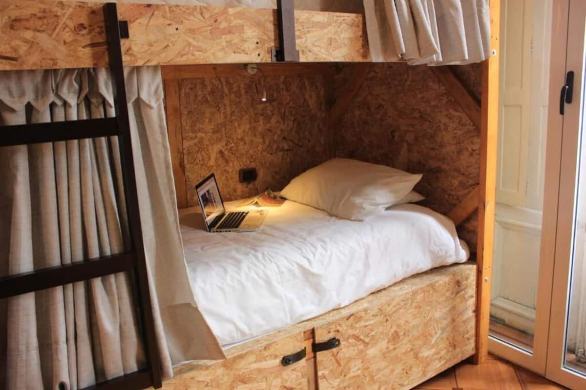 Basic Shared Dormitory, Mixed Dorm (6 Guests) | WiFi (free), individually furnished, bed sheets