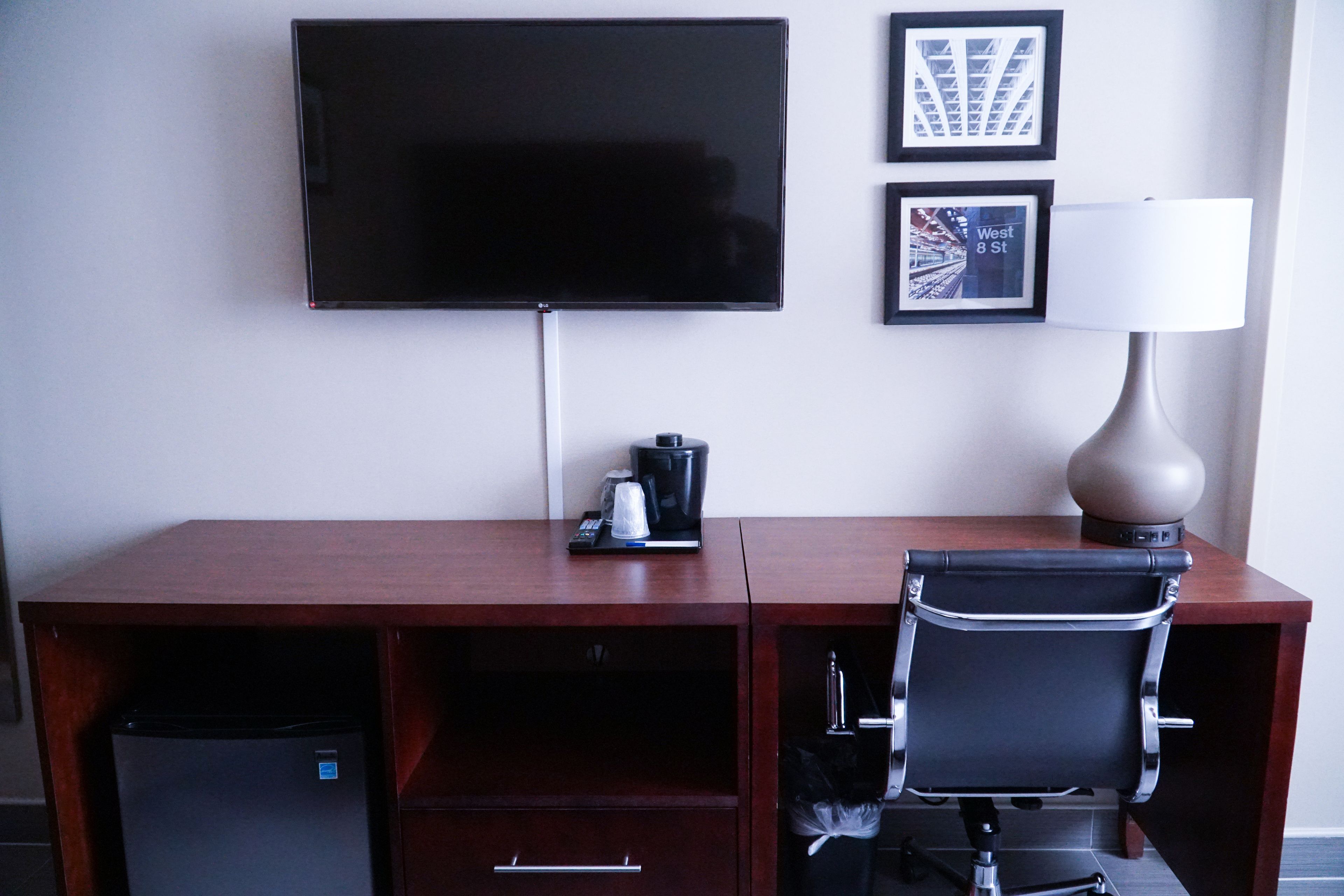 superior room | hypo-allergenic bedding, desk, laptop workspace, iron/ironing board