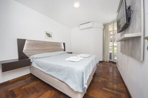 Apartment, Stadtblick | 1 Schlafzimmer, individuell eingerichtet, Bügeleisen/Bügelbrett