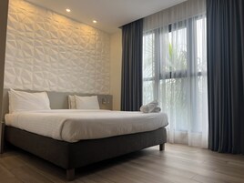 Superior Room | Hypo-allergenic bedding, in-room safe, laptop workspace, blackout drapes