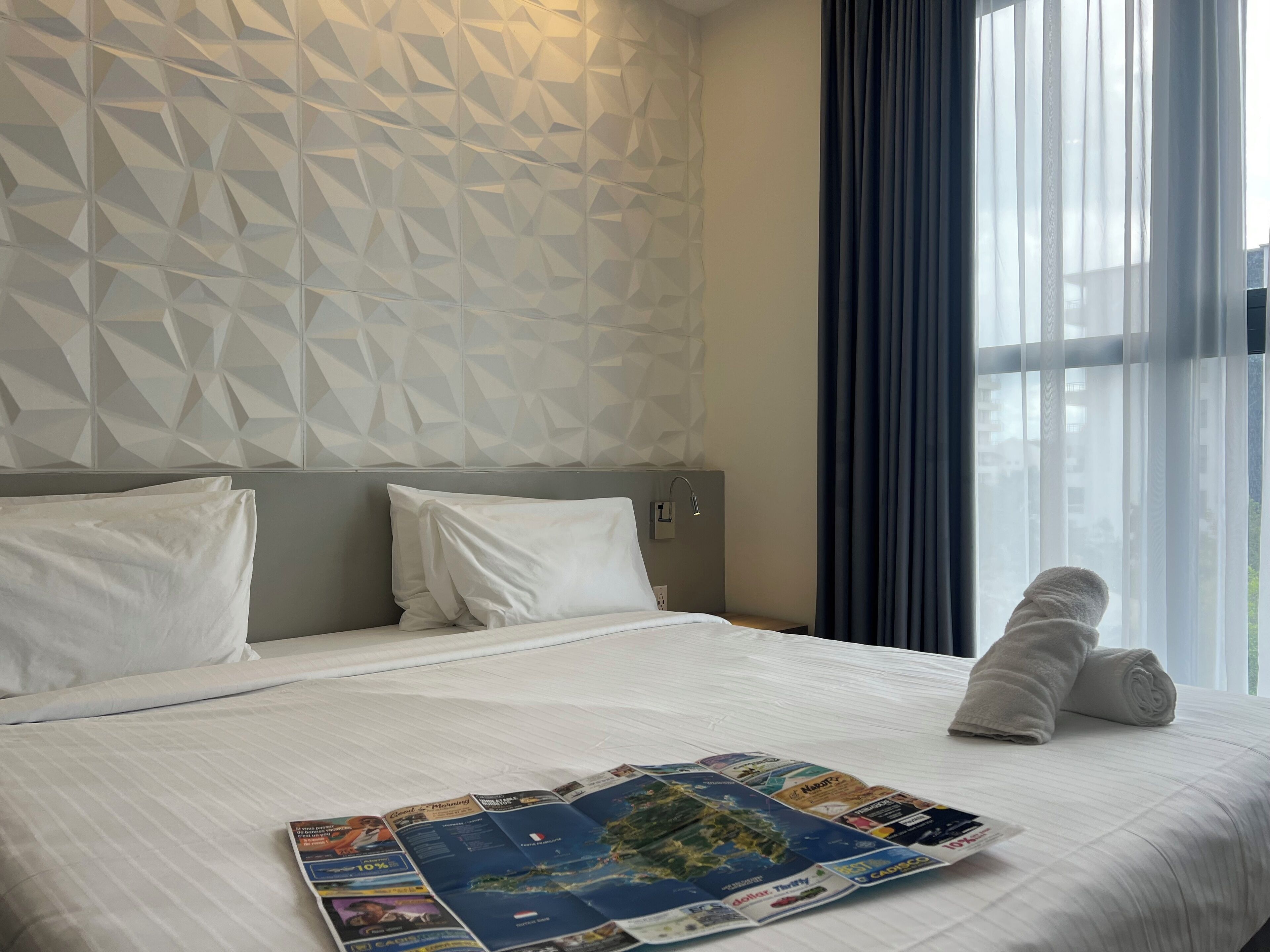 Hypo-allergenic bedding, in-room safe, laptop workspace, blackout drapes