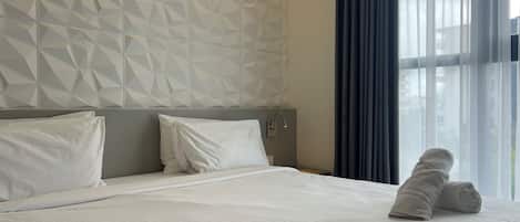 Allergitestet sengetøy, safe på rommet og skrivebord for bærbar PC