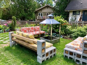 Classic-Chalet, Mehrere Betten, Kamin, Poolblick | Ausblick vom Zimmer